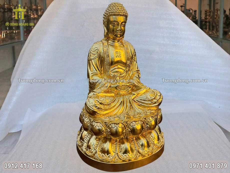 Hình ảnh nhìn nghiêng của bức tượng đồng